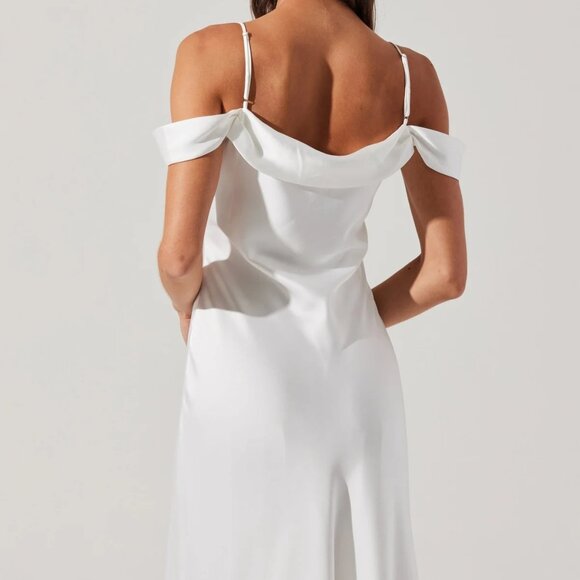 ASTR The Label Kitura Cold Shoulder Maxi Dress - Picture 3 of 6